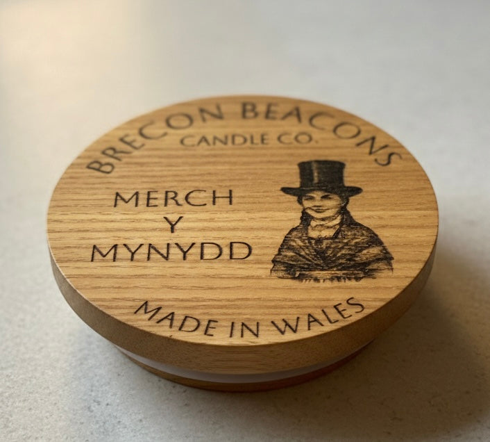 Merch y Mynydd | Floral Welsh Candle